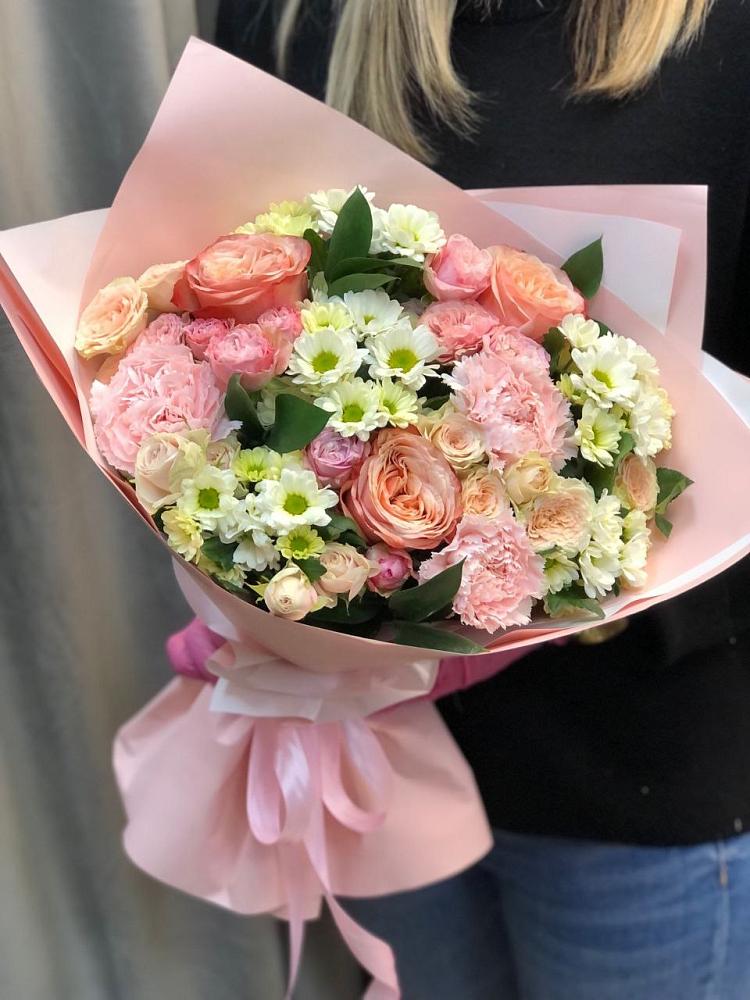 Букет нежные объятья в Алексеевке Самарской области Букет цветов из: Гвоздики, Розы и Хризантемы в Алексеевке Самарской области