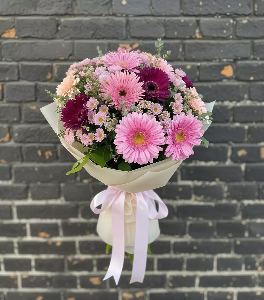 Букет яркие краски в Алексеевке Самарской области Букет цветов из: Герберы и Хризантемы в Алексеевке Самарской области