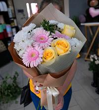 Букет цветов из:  Герберы, Розы и Хризантемы в Алексеевке Самарской области