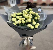 Букет Белые кустовые розы Солинеро в Алексеевке Самарской области