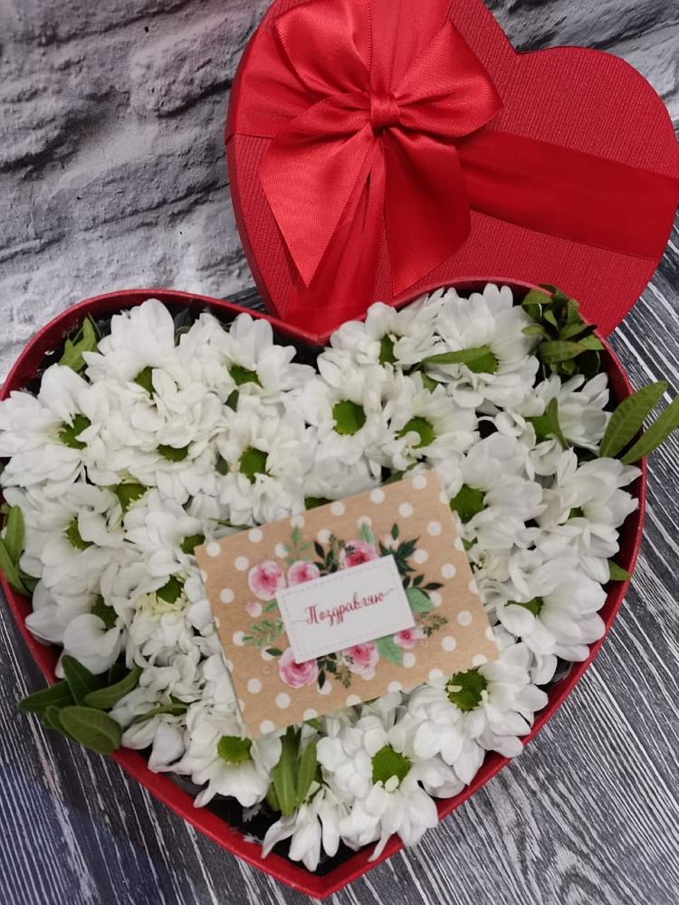 Композиция сплетение судьбы в Алексеевке Самарской области Цветочная композиция из Хризантемы в виде сердца в Алексеевке Самарской области
