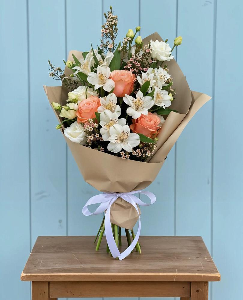 Букет яркий комплимент в Алексеевке Самарской области Букет цветов из: Альстромерии, Лизиантусы, Розы и Хризантемы в Алексеевке Самарской области